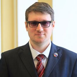Роман Перов