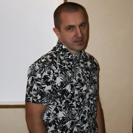Олег Новиков